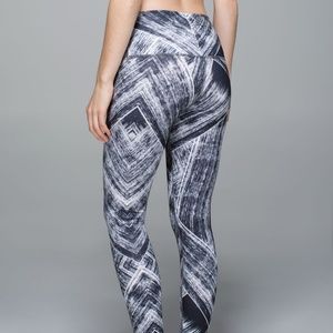 Lulu Wunder Under Leggings